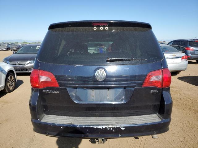 Photo 6 from auction – 2011 VOLKSWAGEN ROUTAN SEL with VIN 2V4RW6DG2BR645781