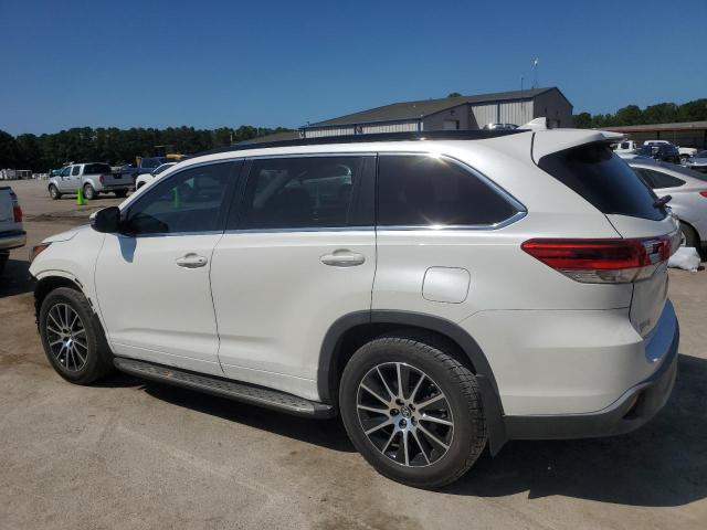 Photo 2 from auction – 2017 TOYOTA HIGHLANDER with VIN 5TDKZRFH0HS517503