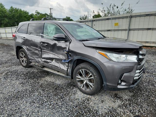 Photo 4 from auction – 2018 TOYOTA HIGHLANDER with VIN 5TDBZRFH4JS836540