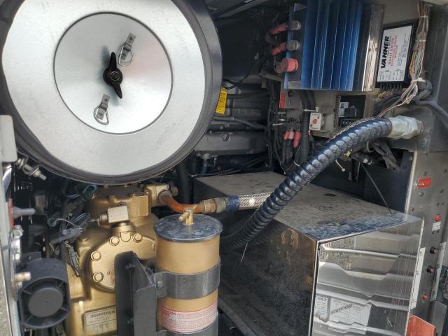 Photo 7 from auction – 2002 PREVOST BUS with VIN 2PCW3349121027789