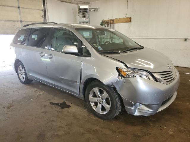 Photo 4 from auction – 2017 TOYOTA SIENNA LE with VIN 5TDKZ3DC6HS818345