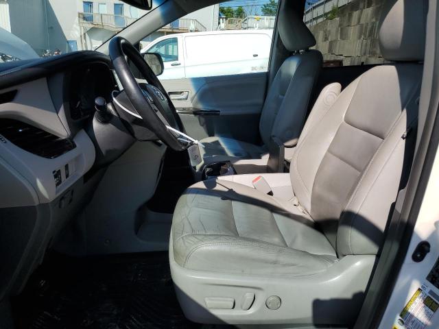 Photo 7 from auction – 2016 TOYOTA SIENNA XLE with VIN 5TDYK3DC1GS694062