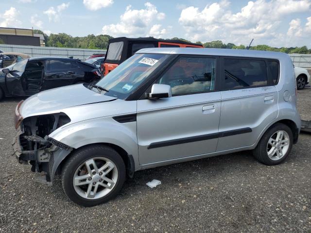 KIA SOUL + 2010 with VIN KNDJT2A21A7038661 - Photo from auction