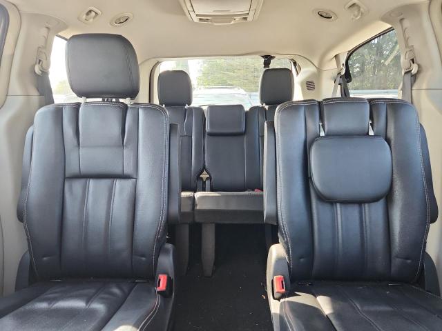 Photo 10 from auction – 2016 CHRYSLER TOWN & COU with VIN 2C4RC1BG5GR193552