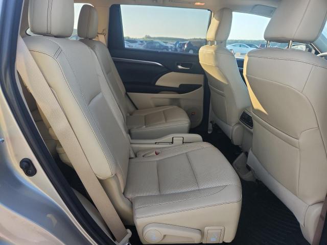 Photo 11 from auction – 2016 TOYOTA HIGHLANDER with VIN 5TDYKRFH8GS173965