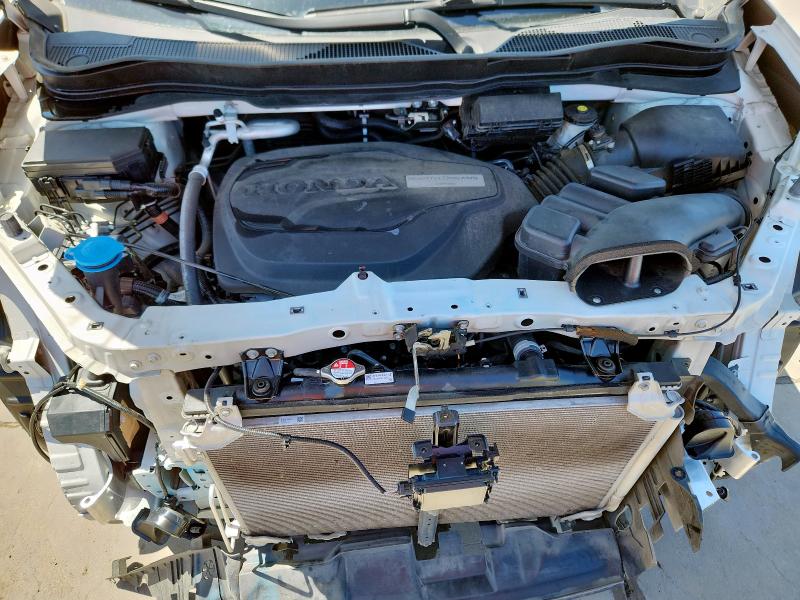 Photo 12 from auction – 2017 HONDA PILOT TOUR with VIN 5FNYF5H91HB029652