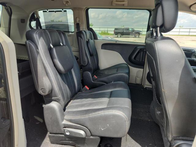 Photo 11 from auction – 2016 CHRYSLER TOWN & COU with VIN 2C4RC1BGXGR113257