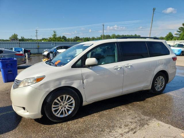 TOYOTA SIENNA XLE 2017 with VIN 5TDYZ3DC6HS807002 - Photo from auction