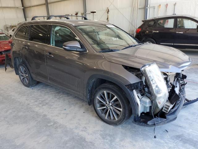 Photo 4 from auction – 2018 TOYOTA HIGHLANDER with VIN 5TDJZRFH8JS865518