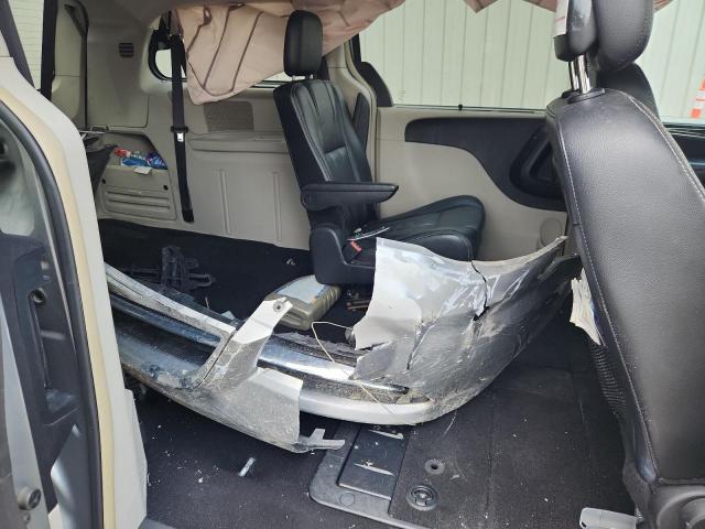 Photo 11 from auction – 2015 CHRYSLER TOWN & COU with VIN 2C4RC1BG8FR699214