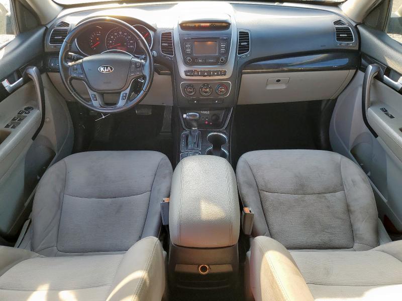 Photo 8 from auction – 2015 KIA SORENTO LX with VIN 5XYKT4A62FG623133