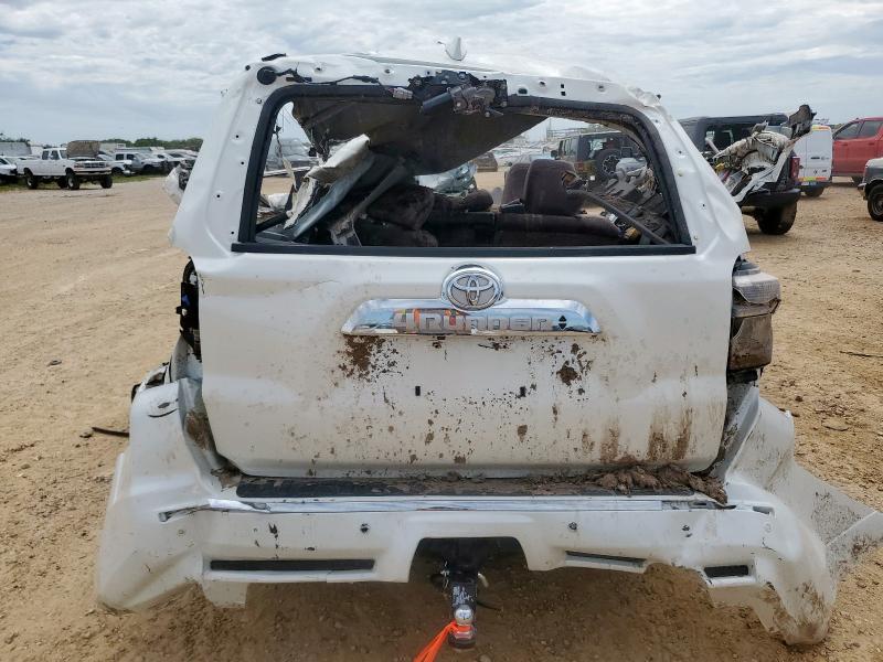 Photo 6 from auction – 2018 TOYOTA 4RUNNER SR with VIN JTEBU5JR8J5557178