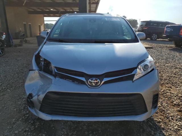 Photo 5 from auction – 2018 TOYOTA SIENNA LE with VIN 5TDKZ3DC0JS914977