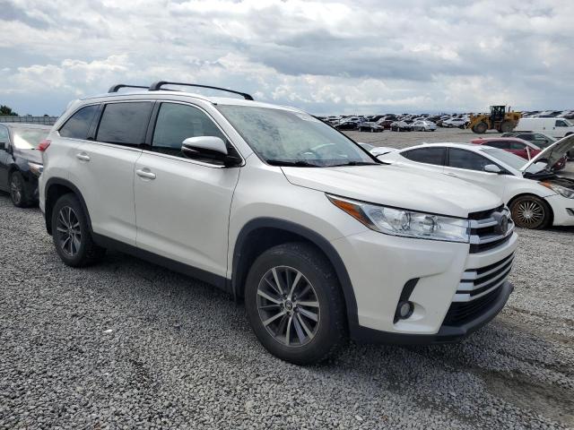 Photo 4 from auction – 2019 TOYOTA HIGHLANDER with VIN 5TDJZRFH0KS564369