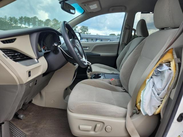 Photo 7 from auction – 2017 TOYOTA SIENNA LE with VIN 5TDKZ3DC1HS830743