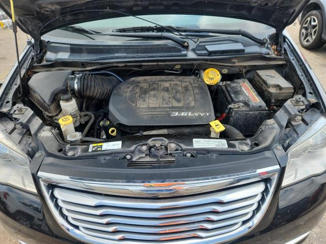 Photo 12 from auction – 2016 CHRYSLER TOWN & COU with VIN 2C4RC1AG9GR111954