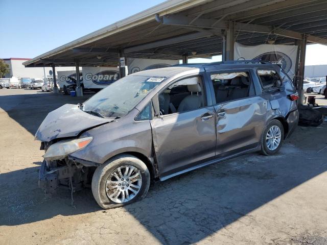 TOYOTA SIENNA XLE 2016 with VIN 5TDYK3DC3GS720712 - Photo from auction