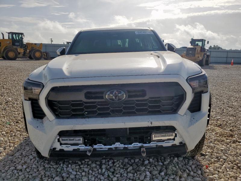 Photo 5 from auction – 2025 TOYOTA TACOMA DOU with VIN 3TMLB5JNXSM132004
