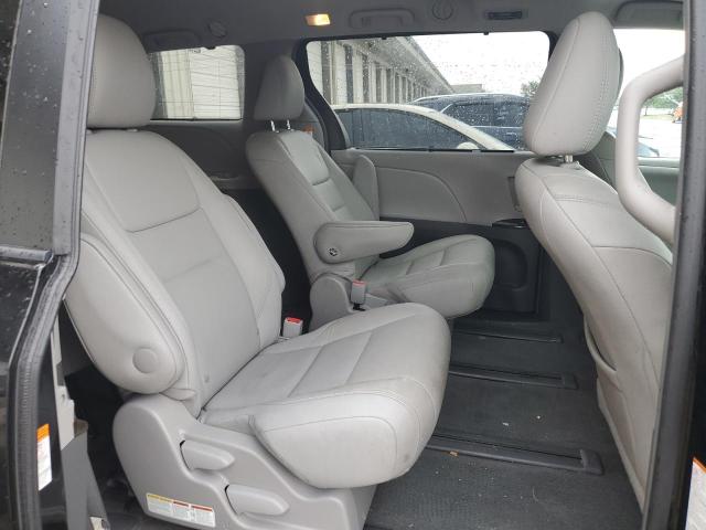 Photo 11 from auction – 2017 TOYOTA SIENNA XLE with VIN 5TDDZ3DC2HS150620