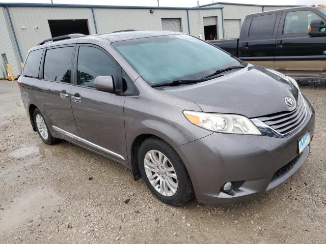 Photo 4 from auction – 2017 TOYOTA SIENNA XLE with VIN 5TDYZ3DC3HS899685