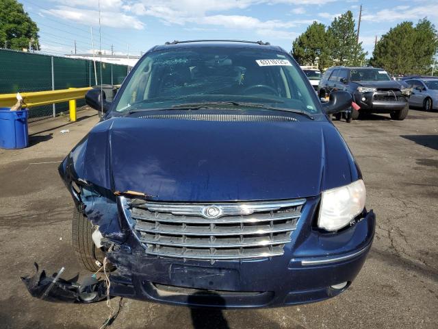 Photo 5 from auction – 2005 CHRYSLER TOWN & COU with VIN 2C4GP54L15R209174