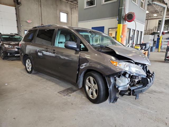 Photo 4 from auction – 2016 TOYOTA SIENNA LE with VIN 5TDKK3DCXGS734855
