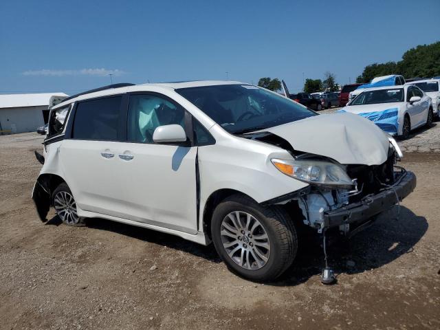 Photo 4 from auction – 2018 TOYOTA SIENNA XLE with VIN 5TDYZ3DC6JS905355