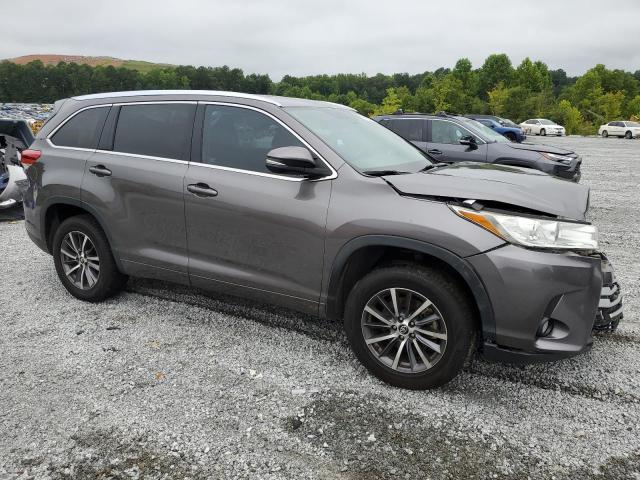 Photo 4 from auction – 2018 TOYOTA HIGHLANDER with VIN 5TDKZRFH4JS548047