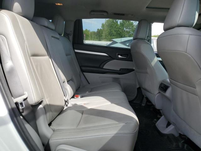 Photo 11 from auction – 2018 TOYOTA HIGHLANDER with VIN 5TDJZRFH3JS879942