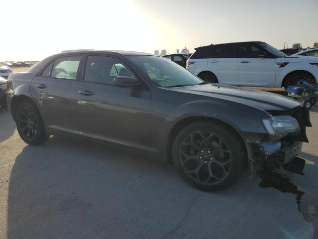 Photo 4 from auction – 2019 CHRYSLER 300 S with VIN 2C3CCABG1KH533739
