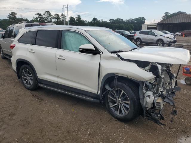 Photo 4 from auction – 2019 TOYOTA HIGHLANDER with VIN 5TDKZRFH7KS573400
