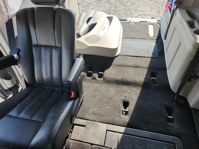 Photo 10 from auction – 2016 CHRYSLER TOWN & COU with VIN 2C4RC1BG3GR120017