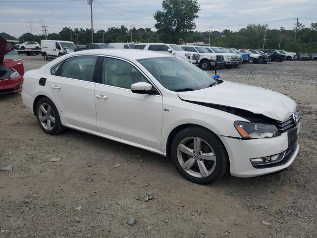 Photo 4 from auction – 2015 VOLKSWAGEN PASSAT S with VIN 1VWAT7A39FC116508