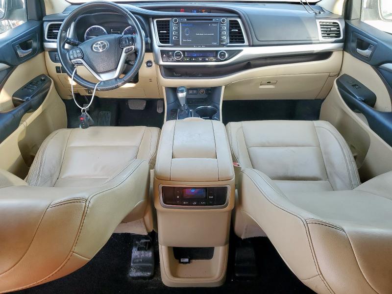 Photo 8 from auction – 2018 TOYOTA HIGHLANDER with VIN 5TDKZRFH3JS282150