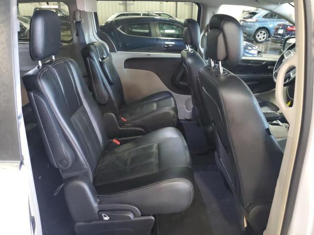 Photo 11 from auction – 2015 CHRYSLER TOWN & COU with VIN 2C4RC1CG0FR755743