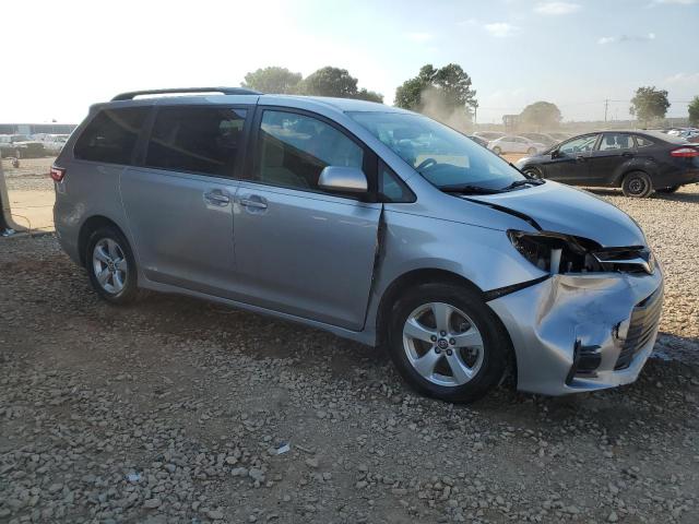 Photo 4 from auction – 2018 TOYOTA SIENNA LE with VIN 5TDKZ3DC0JS914977