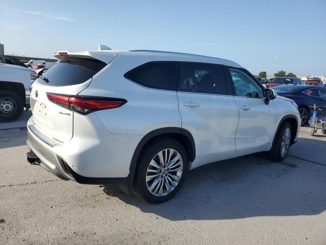 Photo 3 from auction – 2023 TOYOTA HIGHLANDER with VIN 5TDEBRCHXPS128064