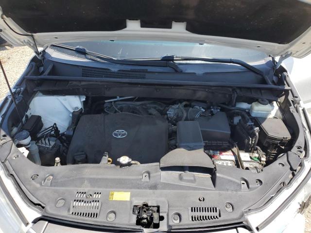 Photo 12 from auction – 2018 TOYOTA HIGHLANDER with VIN 5TDBZRFH2JS861064