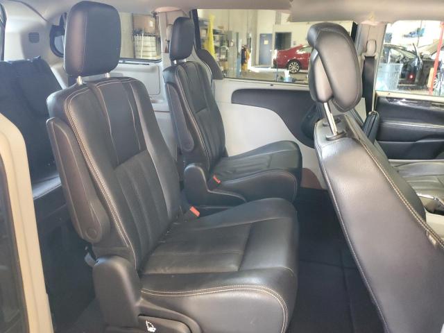 Photo 11 from auction – 2016 CHRYSLER TOWN & COU with VIN 2C4RC1CG4GR189569