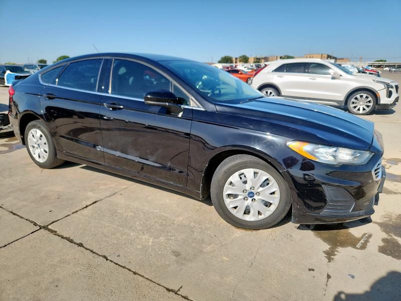 Photo 4 from auction – 2019 FORD FUSION S with VIN 3FA6P0G73KR169737