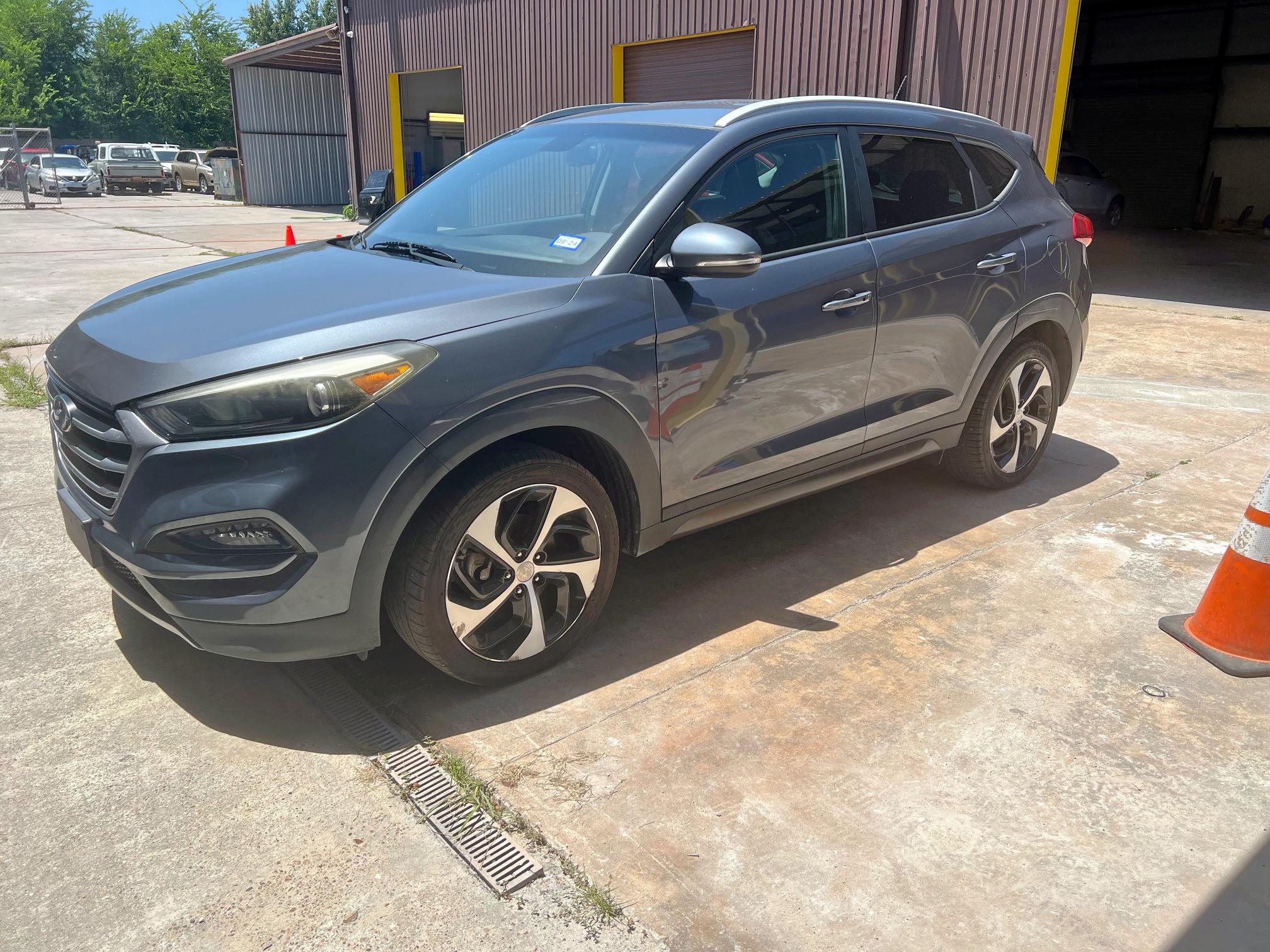 Photo 2 from auction – 2016 HYUNDAI TUCSON LIM with VIN KM8J33A2XGU126930