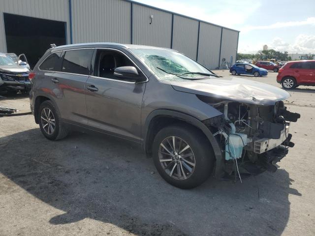 Photo 4 from auction – 2017 TOYOTA HIGHLANDER with VIN 5TDJZRFH6HS470358