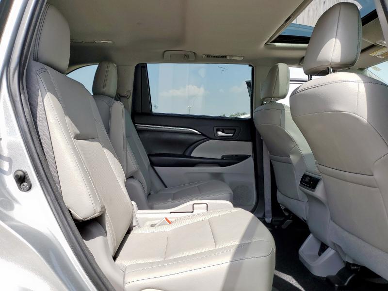 Photo 11 from auction – 2017 TOYOTA HIGHLANDER with VIN 5TDYZRFH7HS227057