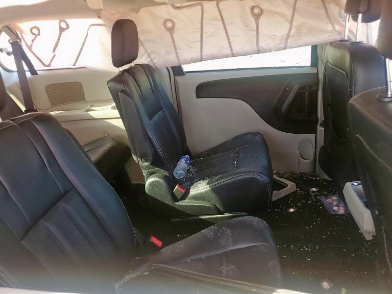 Photo 11 from auction – 2016 CHRYSLER TOWN & COU with VIN 2C4RC1BG6GR111859