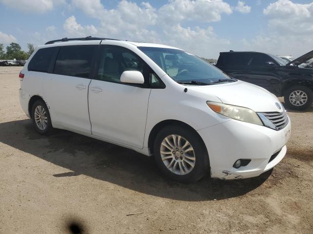 Photo 4 from auction – 2011 TOYOTA SIENNA XLE with VIN 5TDYK3DC2BS090819