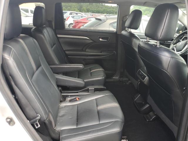 Photo 11 from auction – 2018 TOYOTA HIGHLANDER with VIN 5TDJZRFH4JS548951