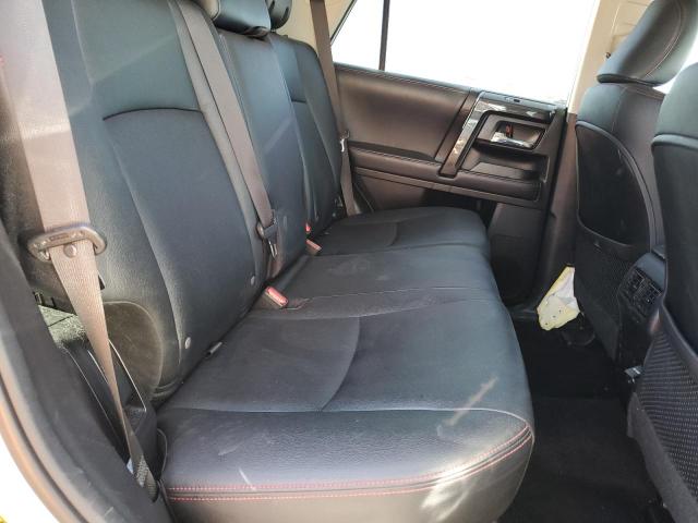 Photo 11 from auction – 2018 TOYOTA 4RUNNER SR with VIN JTEBU5JR8J5603656