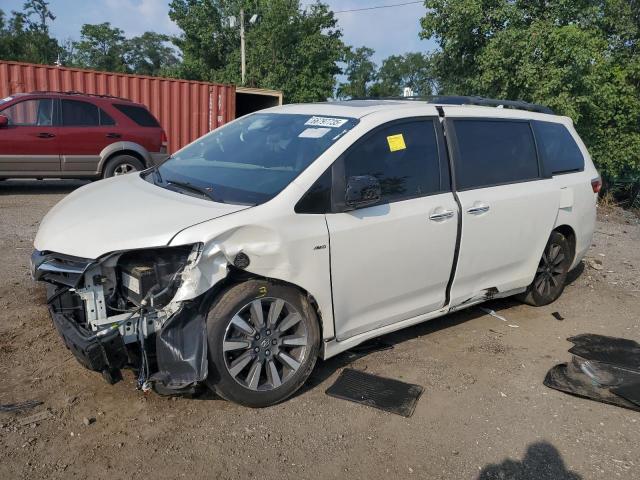 TOYOTA SIENNA XLE 2018 with VIN 5TDDZ3DC6JS204622 - Photo from auction