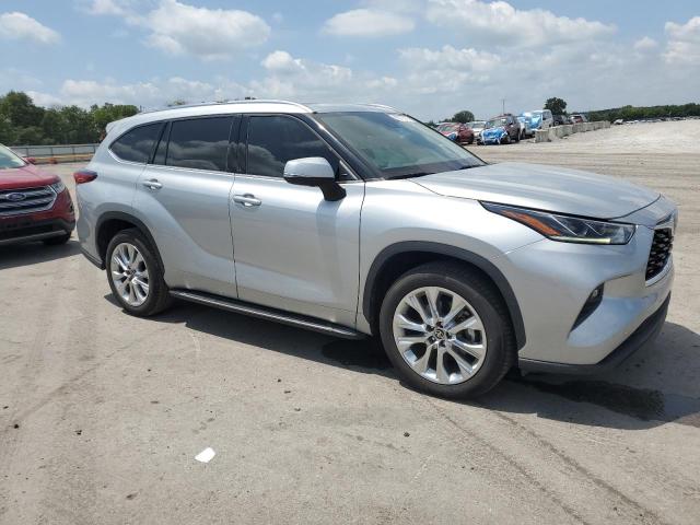 Photo 4 from auction – 2022 TOYOTA HIGHLANDER with VIN 5TDYZRAH9NS559052
