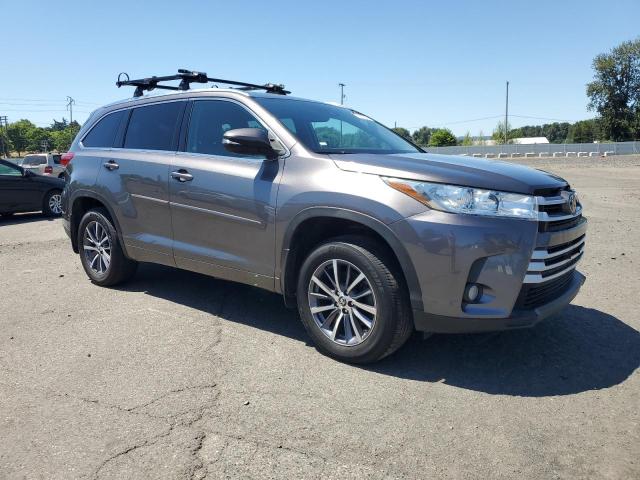 Photo 4 from auction – 2018 TOYOTA HIGHLANDER with VIN 5TDJZRFH8JS533935